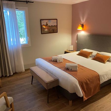 Logis La Bastide De Grignan Hotel & Restaurant "La Chenaie" Екстериор снимка